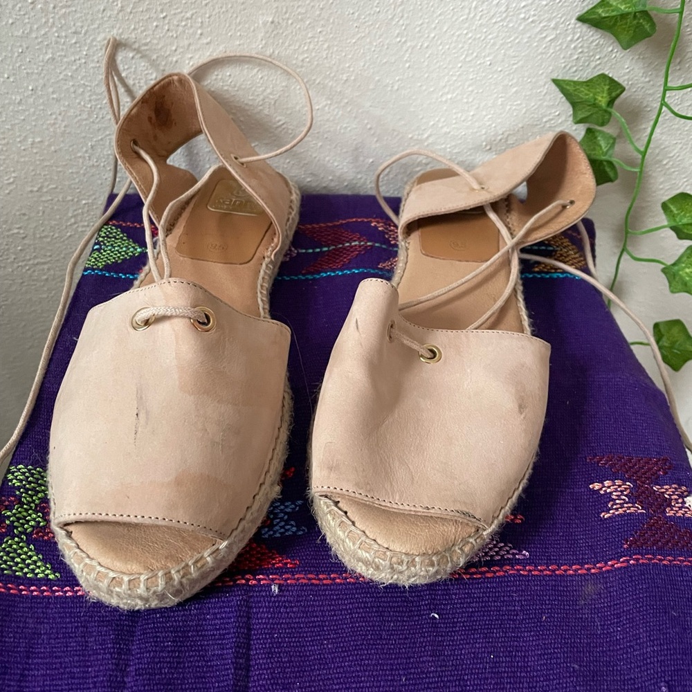 Kanna leather open toe well loved sandal